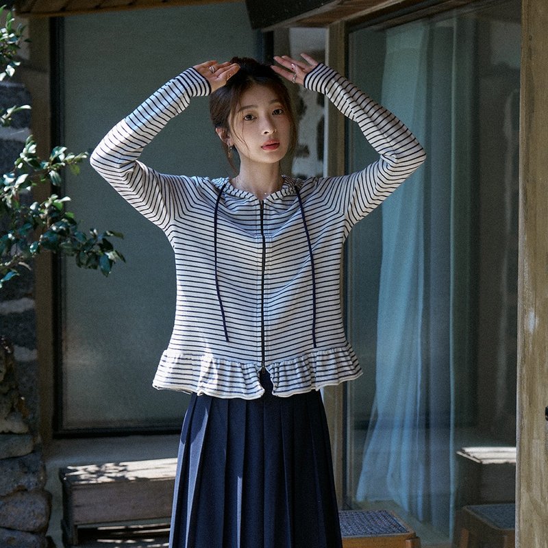 Pinstripe ruffled cardigan | Knitted sweater | Autumn style | Sora-1598 - สเวตเตอร์ผู้หญิง - ผ้าฝ้าย/ผ้าลินิน หลากหลายสี