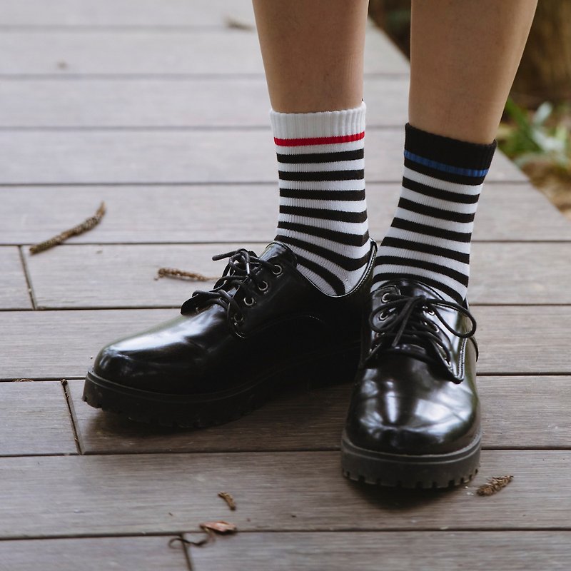快樂病毒 /黑白(F)-MIT設計中筒襪 - 襪子 - 棉．麻 黑色