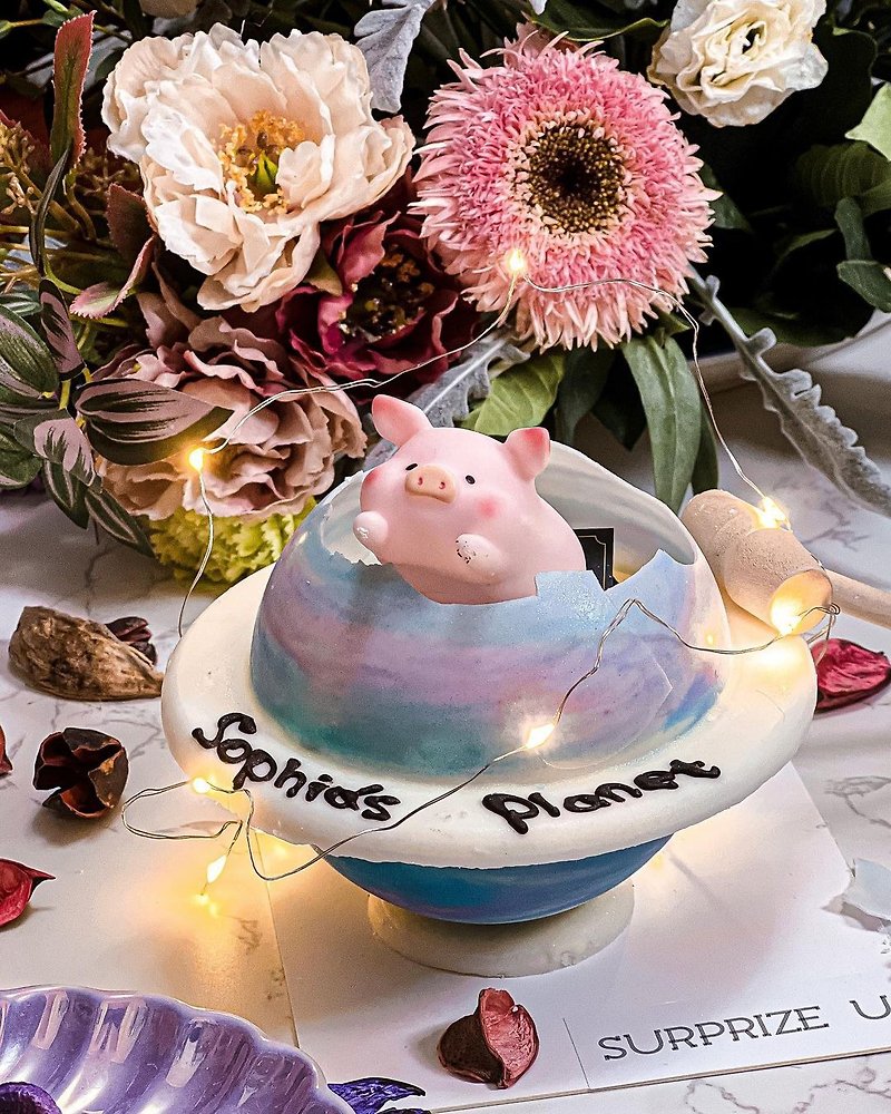 LuLu Pig Hopping Cake - เค้กและของหวาน - วัสดุอื่นๆ หลากหลายสี