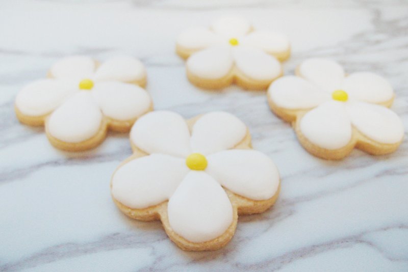 Pure white flower .. In fact, not small (10 into) - Handmade Cookies - Fresh Ingredients 