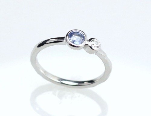 Atelier Ozaki Pinkoi 代購 - Pt900藍藍寶石（紫外線變色）戒指 0.36ct