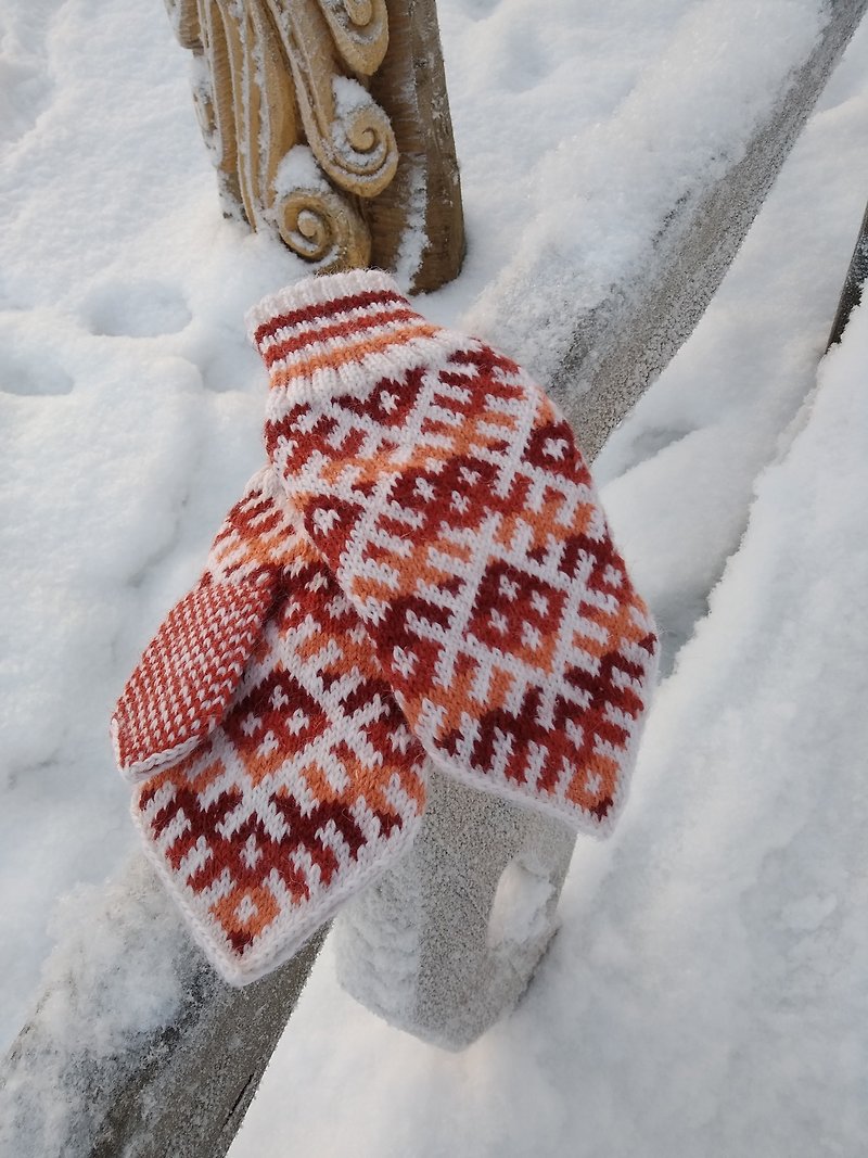 Wool Gloves & Mittens Orange - Women's hand-knitted wool mittens are very warm with a pattern