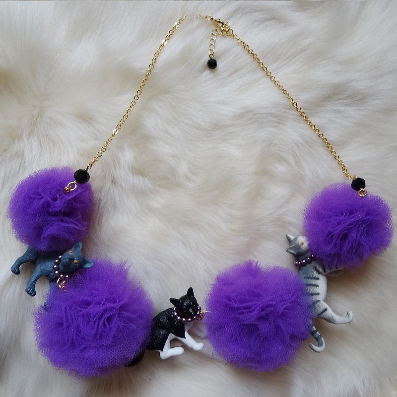 Cat cats pon pon tulle necklace / purple - Necklaces - Plastic Purple