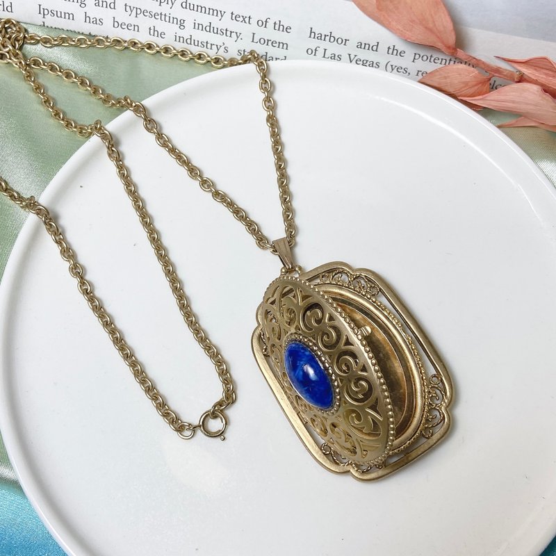 [Western antique jewelry] Exquisite royal framed necklace with blue Stone and sand gold texture that can be opened for photos - Necklaces - Precious Metals Blue