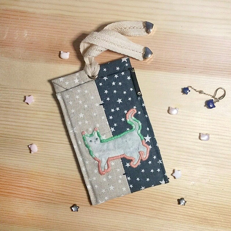 Exclusive Embroidery Stitching Cat Cute Card Kit Card Holder Travel Card Printed Portable Gift 【HOPOTOTO】 - ที่ใส่บัตรคล้องคอ - ผ้าฝ้าย/ผ้าลินิน สีน้ำเงิน