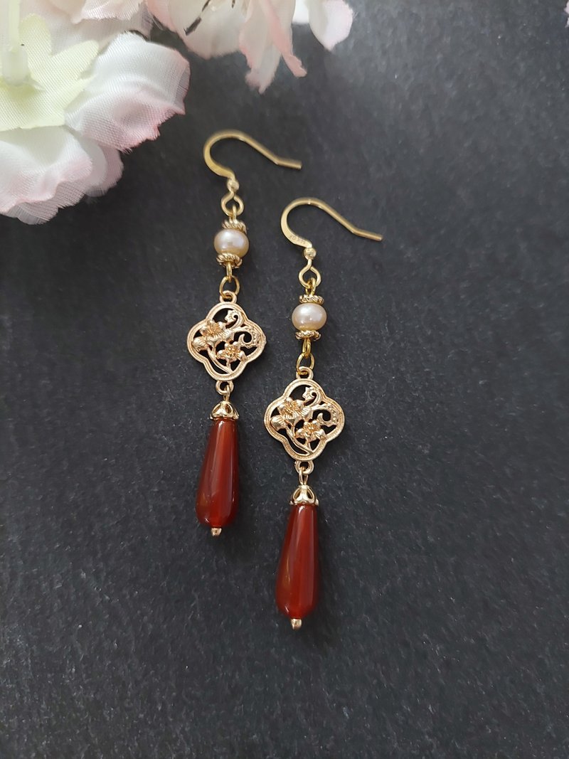 Longyun Pavilion-Xiangzhi classical style earrings and jewelry - Earrings & Clip-ons - Jade Red