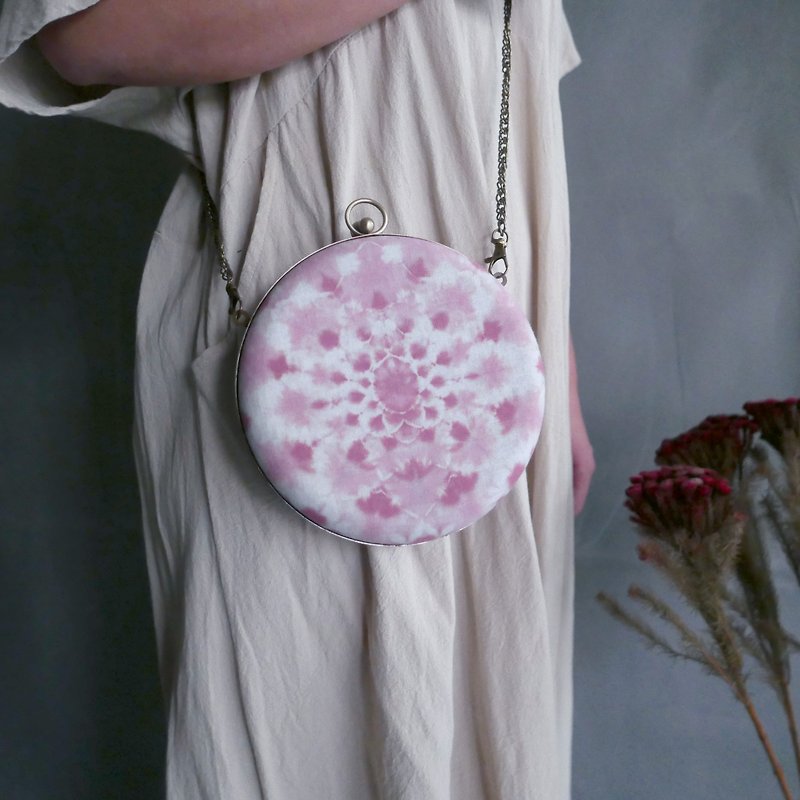 櫻 手染圓殼口金包 晚宴包 - 側背包/斜背包 - 其他材質 粉紅色