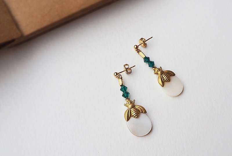 Bee Natural Shell Ears Brass Light Jewelry Change Clip Earrings B04 - Earrings & Clip-ons - Shell Green