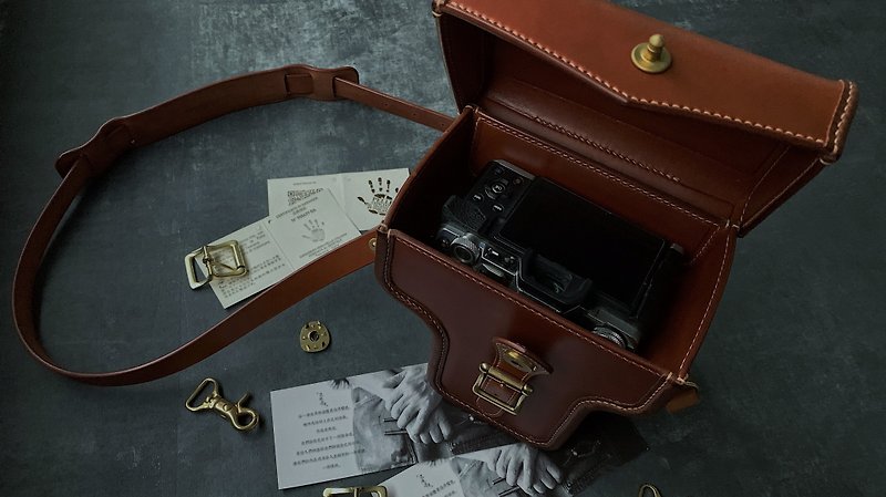 Retro mirrorless/SLR/film camera bag handmade cowhide custom engraving photographer gift - Camera Bags & Camera Cases - Genuine Leather Brown