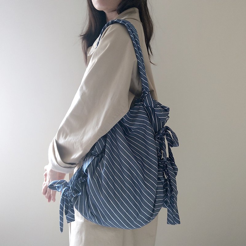 Ribbon Tote | Blue Stripe - กระเป๋าแมสเซนเจอร์ - ผ้าฝ้าย/ผ้าลินิน สีน้ำเงิน