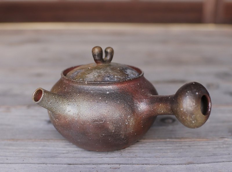 Bizen grilled teapot (with paulownia box) k1-044 - Teapots & Teacups - Pottery Brown