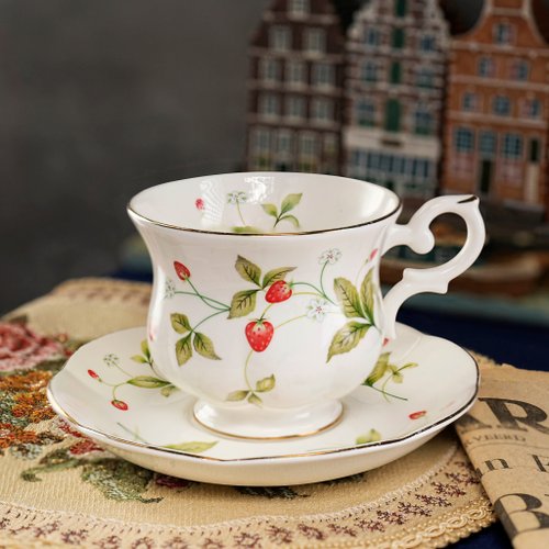 フォーリーチャイナ　爽やかなグリーンの小花散るティーセット　ハンドペイント フォーリーチャイナ爽やかなグリーンの小花散るティーセットハンドペイント