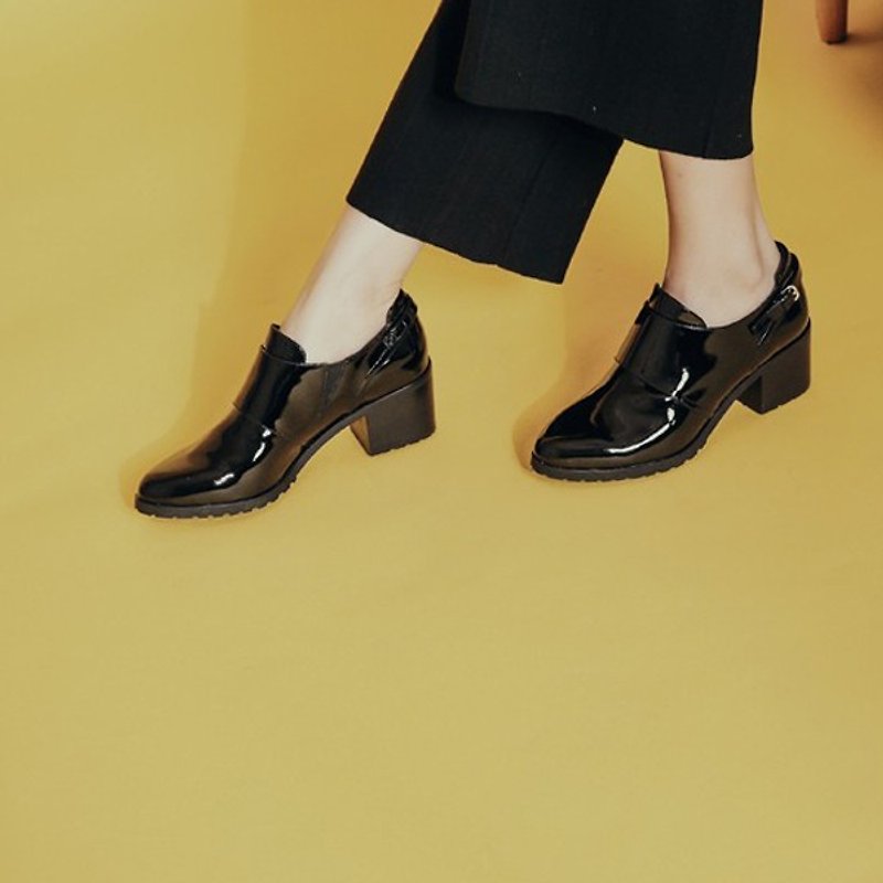 [Show products clear] round head retro leather thick high heels mirror black - รองเท้าส้นสูง - หนังแท้ สีดำ