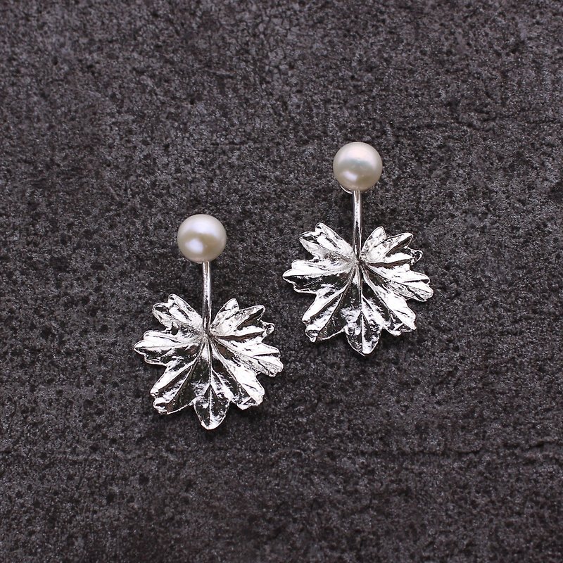 Vancouver centennial geranium leaf pearl earrings sterling silver leaf series - ต่างหู - เงินแท้ สีเงิน