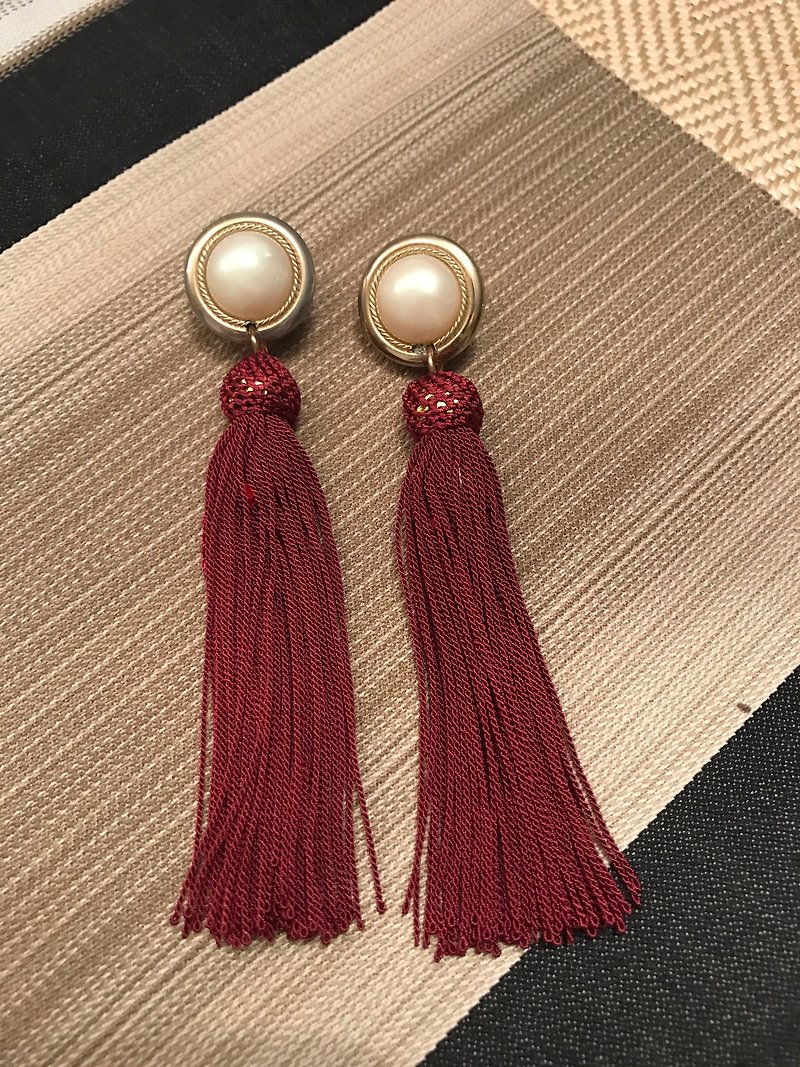 Vintage tassel earrings - ต่างหู - พลาสติก สีแดง