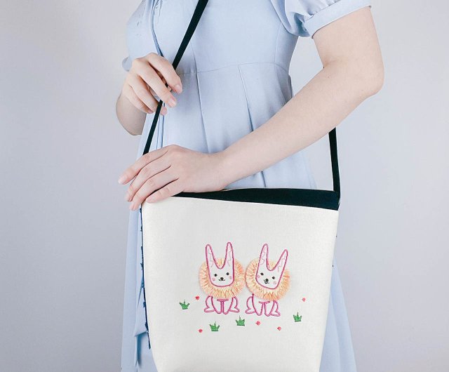 N Bunny Friends] Canvas zippered side-back Pochi bag - Shop LAZY