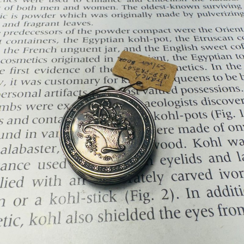 フランスアンティーク 花かごの小さなシルバーボックス - その他 - 金属 