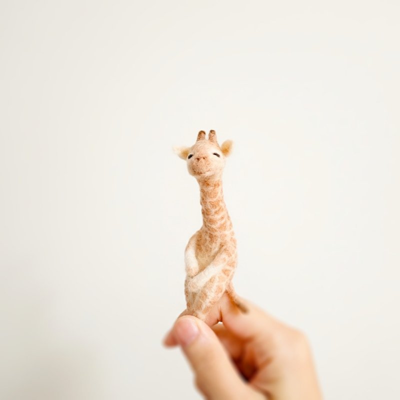 放鬆的長頸鹿 吉拉法 Giraffa 羊毛氈 - 公仔/玩偶 - 羊毛 多色