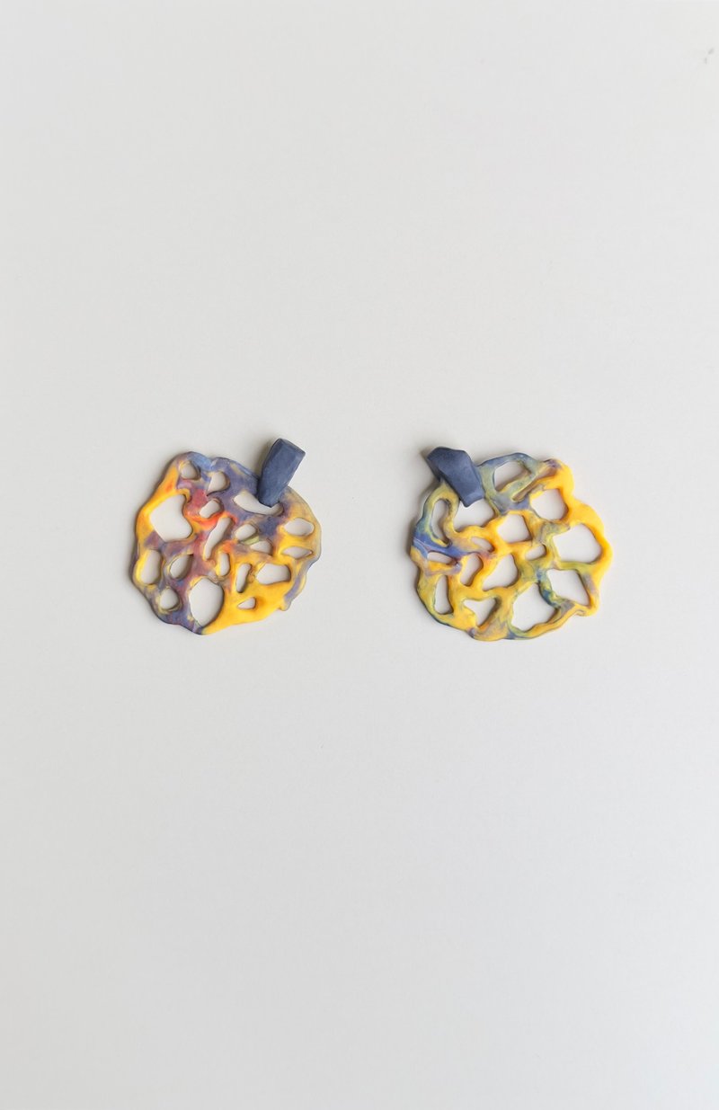 Polymer clay earrings - handmade - sea tide bubbles - rendered asymmetrical design - 3 primary color mixed colors - ต่างหู - วัสดุอื่นๆ สีเหลือง