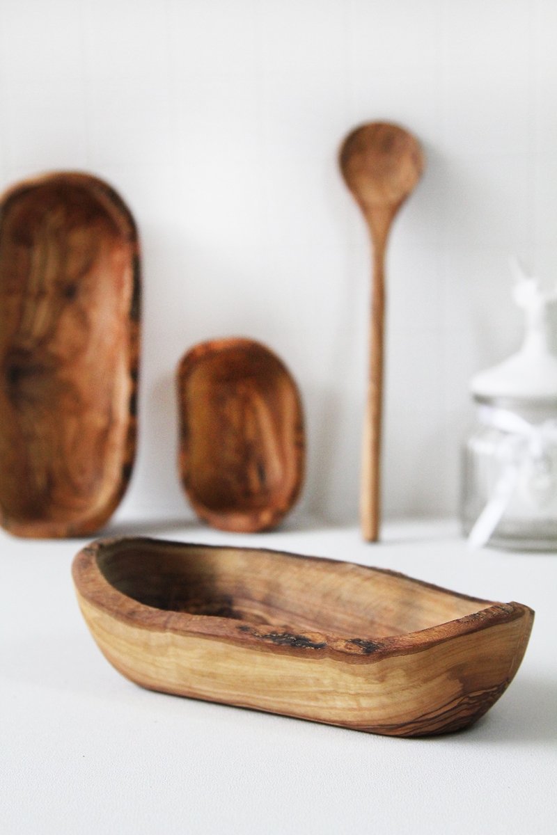 British Naturally Med olive wood solid wood irregular rustic oval bowl (medium) - ถ้วยชาม - ไม้ สีนำ้ตาล