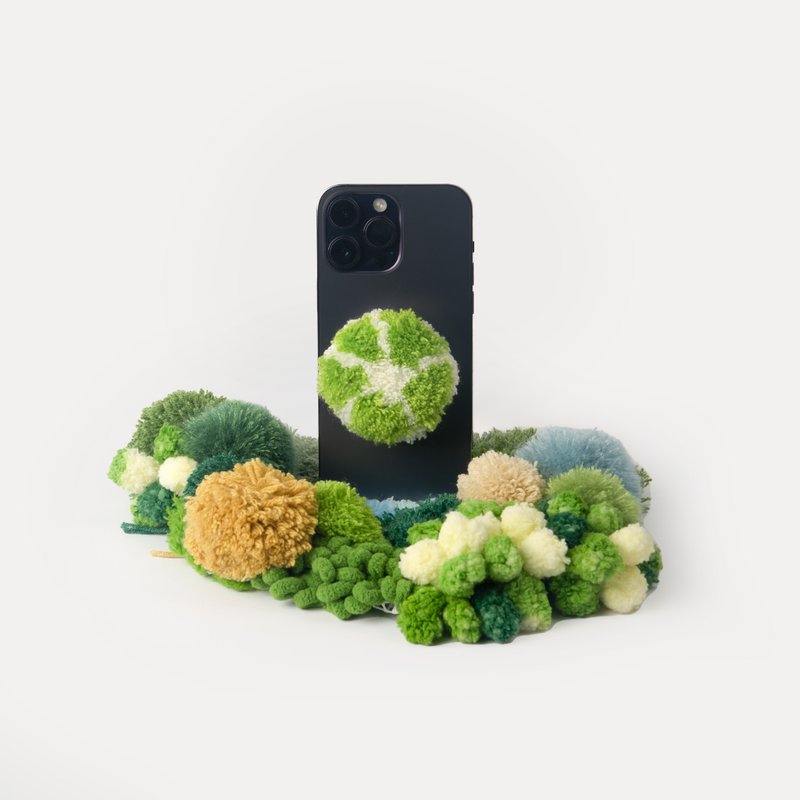 Green Russula-Handmade Tufted Three-dimensional Mushroom Mobile Phone Holder-Wool/Handmade/Decoration/Drama-Chasing - ที่ตั้งมือถือ - ขนแกะ สีเขียว