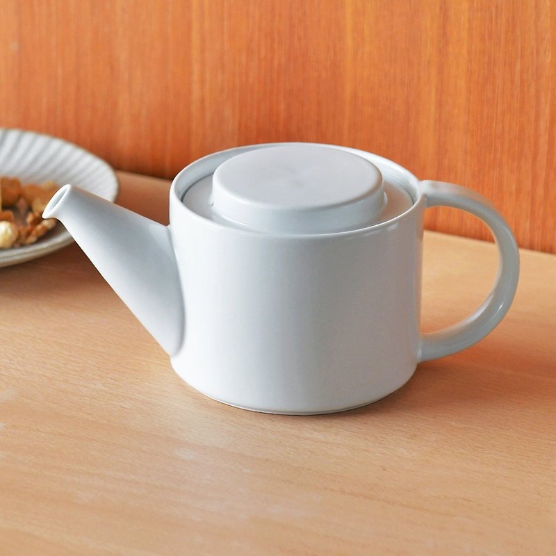 Japanese FORMLADY Koizumi Makai Japanese-made Hasamiyaki ceramic teapot-500ml - Teapots & Teacups - Porcelain White