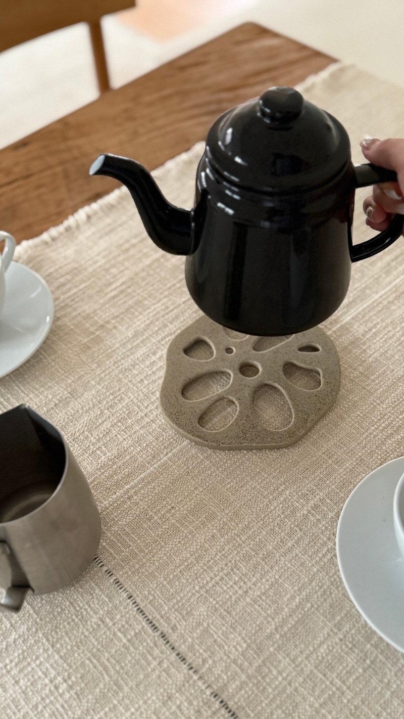 Pinkoi 線下活動預購商品 Pre-order Lotus Root pot holder (2color) - 茶壺/茶杯/茶具 - 陶 灰色
