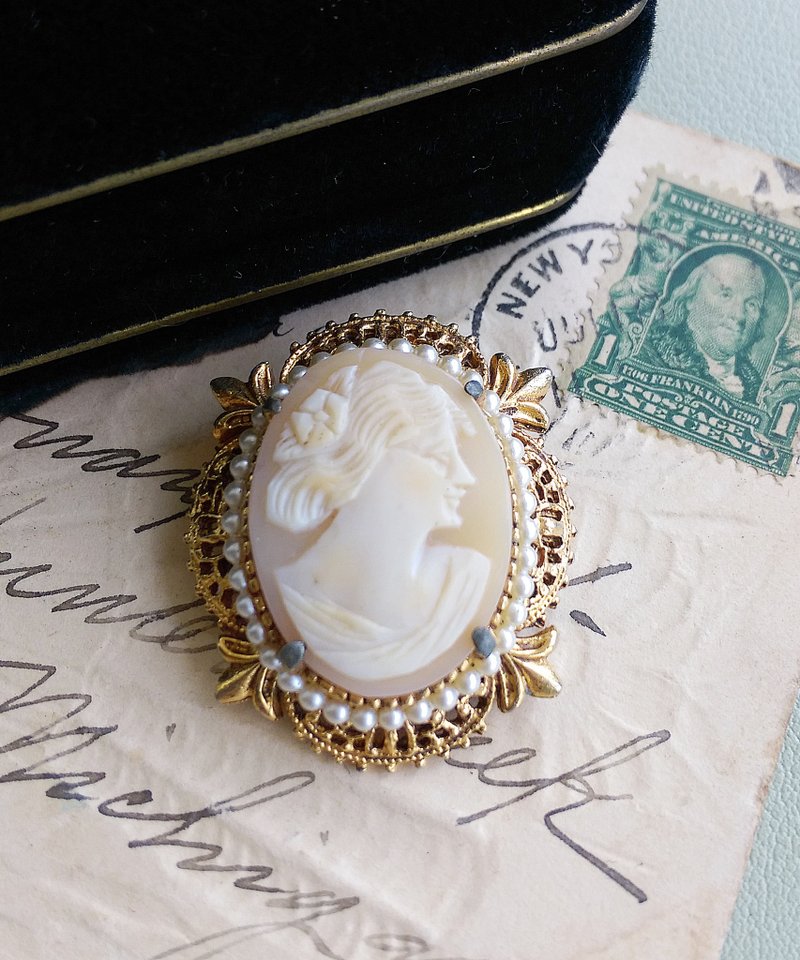 Vintage Jewelry 西洋古董飾品 FLORENZA CAMEO  鳶尾花紋 別針 - 徽章/別針 - 其他金屬 金色