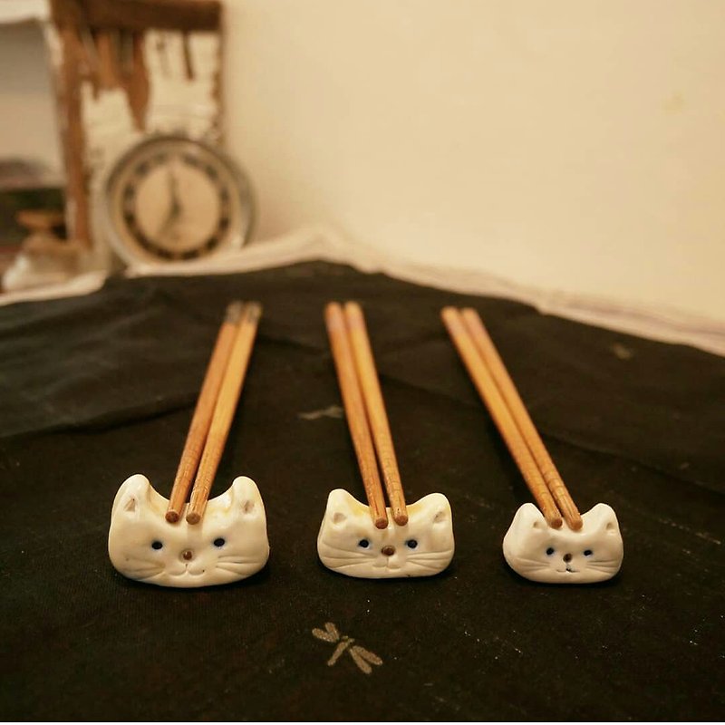 Three cat chopstick holders - ตะเกียบ - ดินเผา 