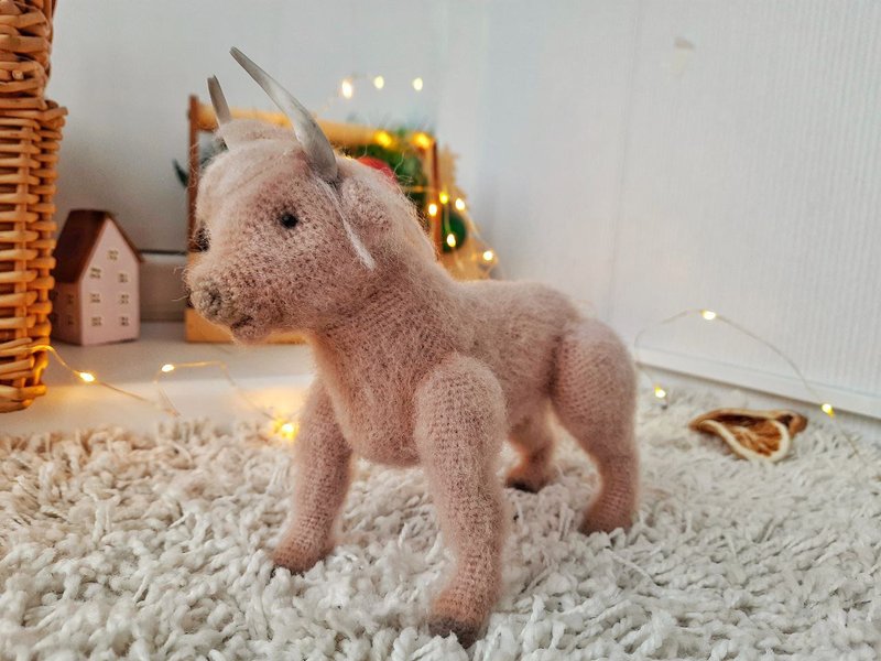 Realistic animal toy Bull Scotland wool yarn sculpture. Interior decor eco-style - 公仔/玩偶 - 羊毛 咖啡色