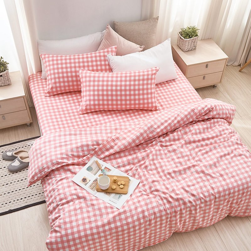 Bed cover set-double / combed cotton four-piece / black tea yogurt made in Taiwan - Bedding - Cotton & Hemp Red
