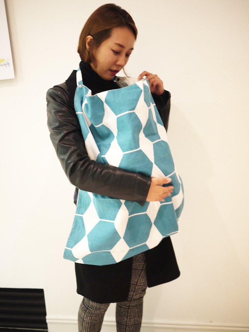 Multifunctional nursing towel Kangaruru Kangaroo baby [Nordic Blue Grid Hex] with exclusive storage bag - ผ้าให้นม - ผ้าฝ้าย/ผ้าลินิน สีน้ำเงิน