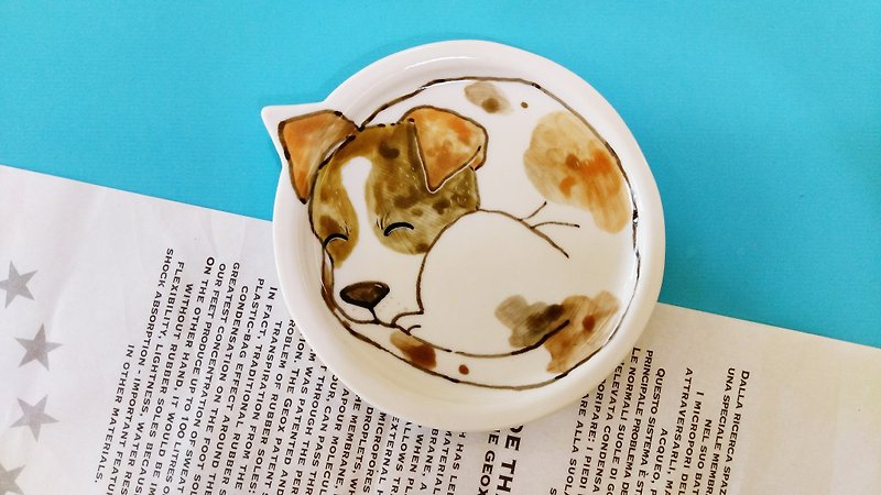 生日禮物首選 狗團釉下彩繪  手捏陶造型盤 - 小碟/醬油碟 - 瓷 多色