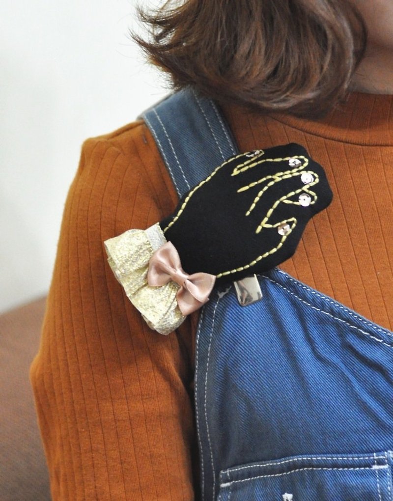 Hand made embroidery hand brooch gold edge - เข็มกลัด - ผ้าฝ้าย/ผ้าลินิน สีเหลือง