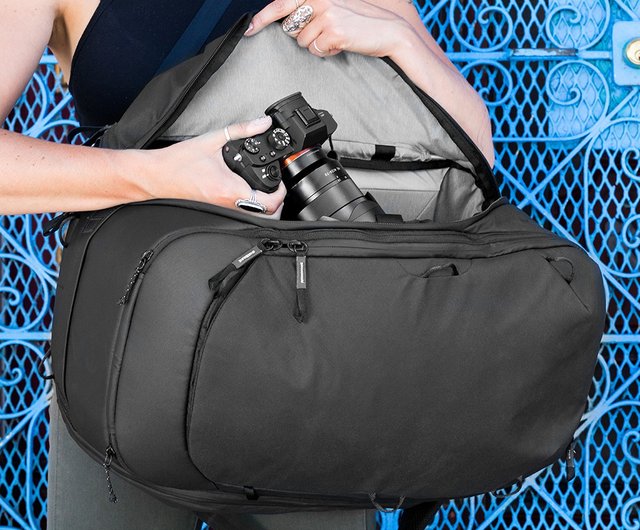 Peak camera outlet bag