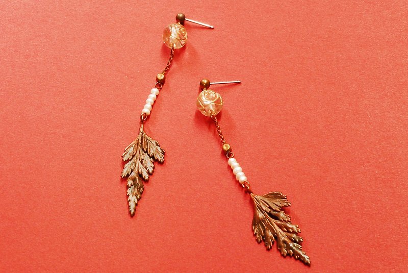 Vintage Fern Pearls earrings - ต่างหู - ทองแดงทองเหลือง ขาว