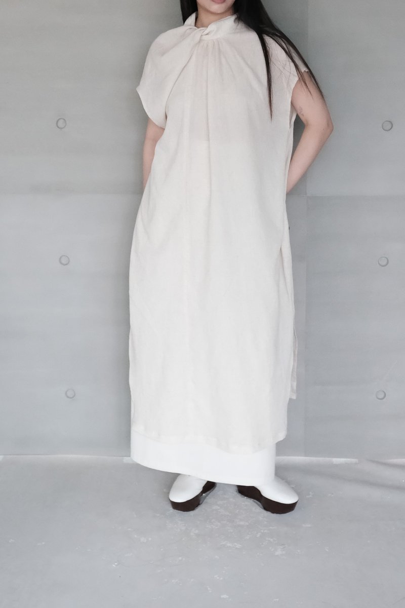 領圍扭結洋裝 - 米白 - 洋裝/連身裙 - 棉．麻 