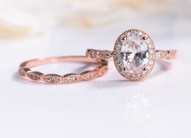 Wedding Set in 18k Rose Gold with Art deco ring, Moissanite and Diamond - แหวนทั่วไป - เครื่องประดับ ขาว