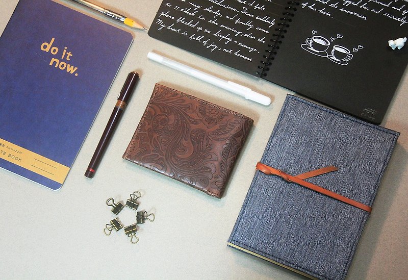 Thin printed classic brown short wallet - กระเป๋าสตางค์ - หนังแท้ สีนำ้ตาล