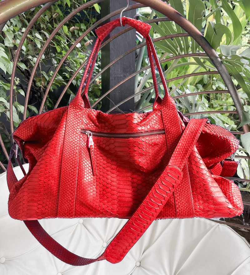 Snakeskin Weekender Duffle Bag Leather Weekender Bag Snakeskin Travel Bag - 行李箱/旅行袋 - 真皮 紅色
