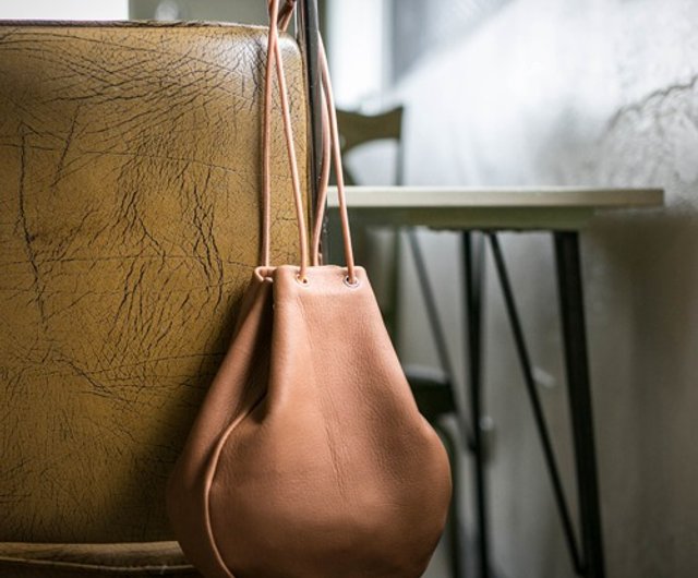 Deer leather drawstring sacoche bag / chocolate - Shop Leather
