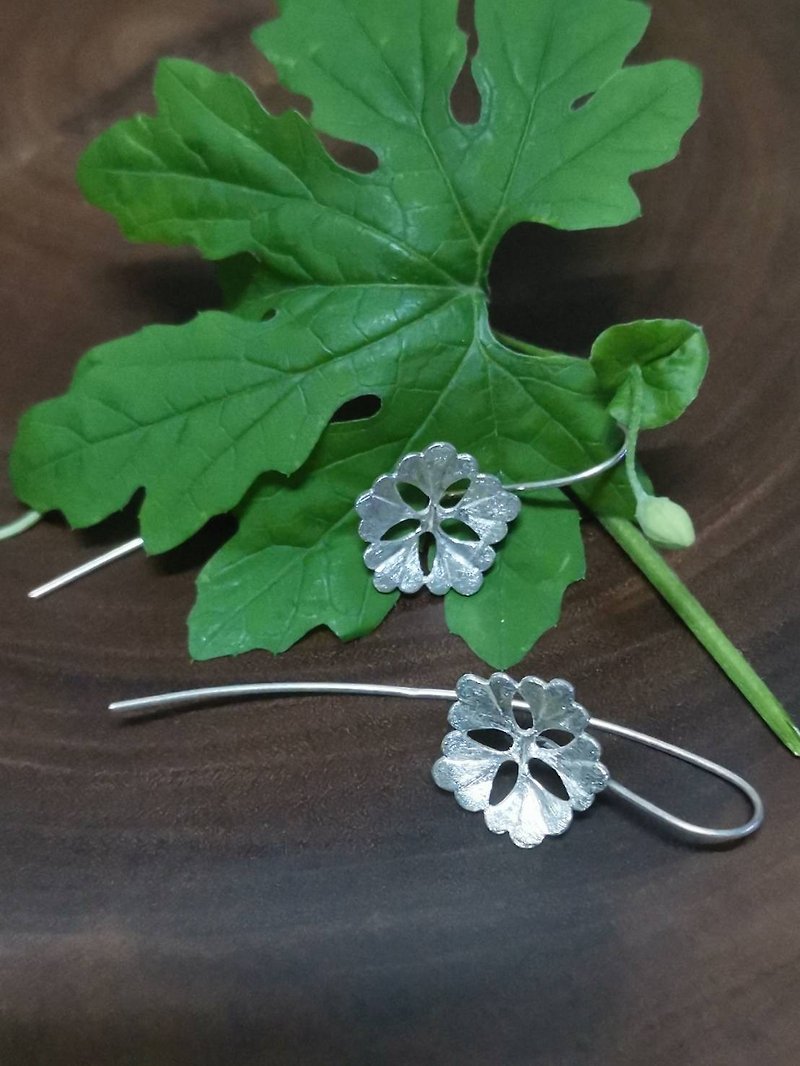 Long handled silver flower earrings ต่างหูเงินดอกไม้ก้านยาว - ต่างหู - เงินแท้ 