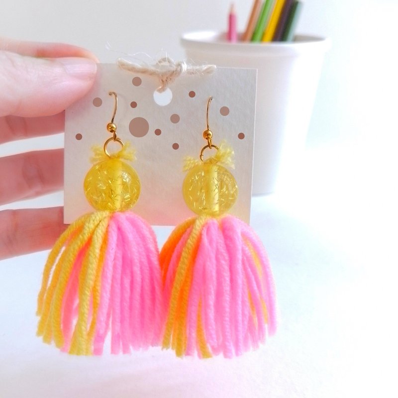 Adorable colorful tassel earrings. Fun design with beads. - 耳環/耳夾/耳骨夾 - 其他材質 粉紅色