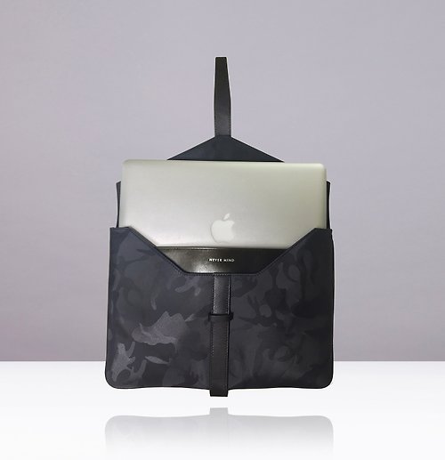 NEVER MIND 品牌獨立設計皮件 NEVER MIND-MacBookPro13"兩用手拿包-牛皮配迷彩防水堤花布
