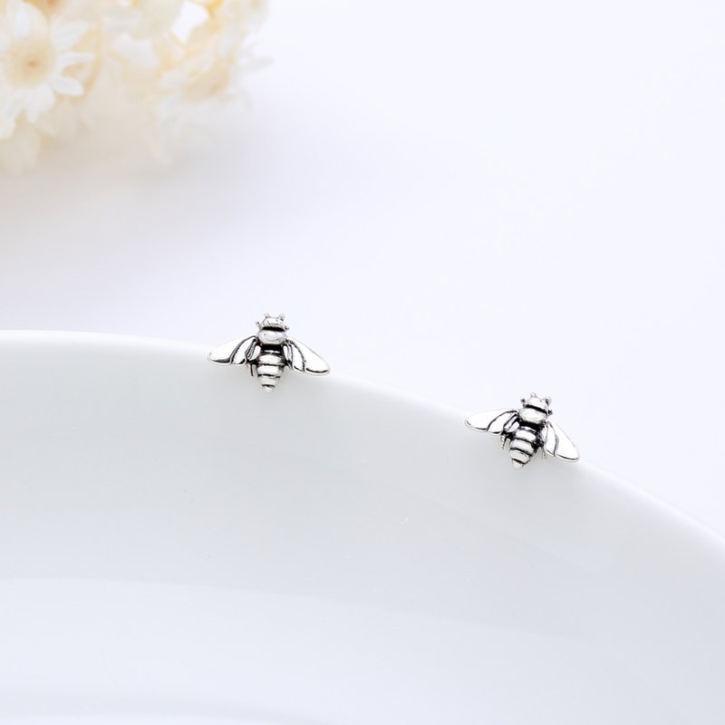 Honey Bee s925 sterling silver earrings Birthday Day gift - ต่างหู - เงินแท้ สีเงิน