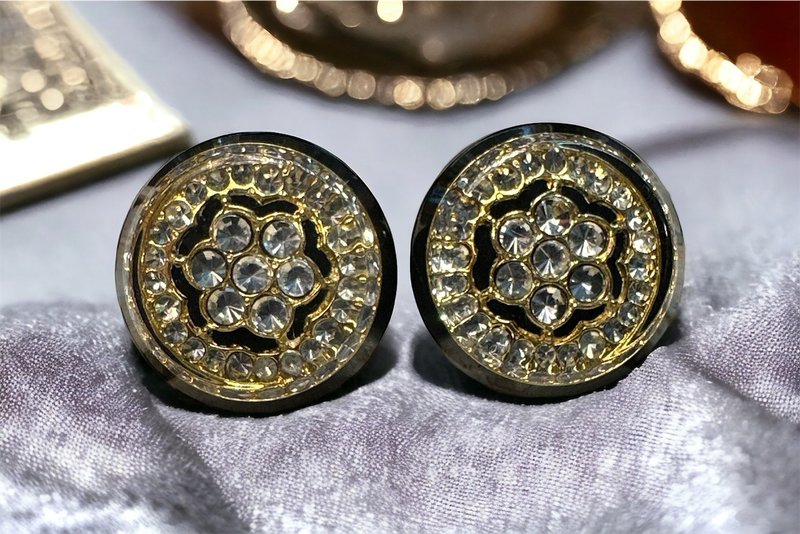 【Moonlight】Retro Floral Natural Stone Earrings / Unique Low-Key Classic Earrings - Earrings & Clip-ons - Stainless Steel Black