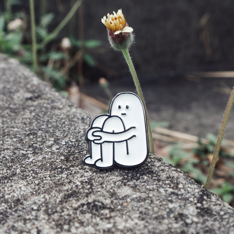 Quiet Enamel Pin – Me time | Gift ideas for introverts | 內向者徽章 - Brooches - Other Metals White