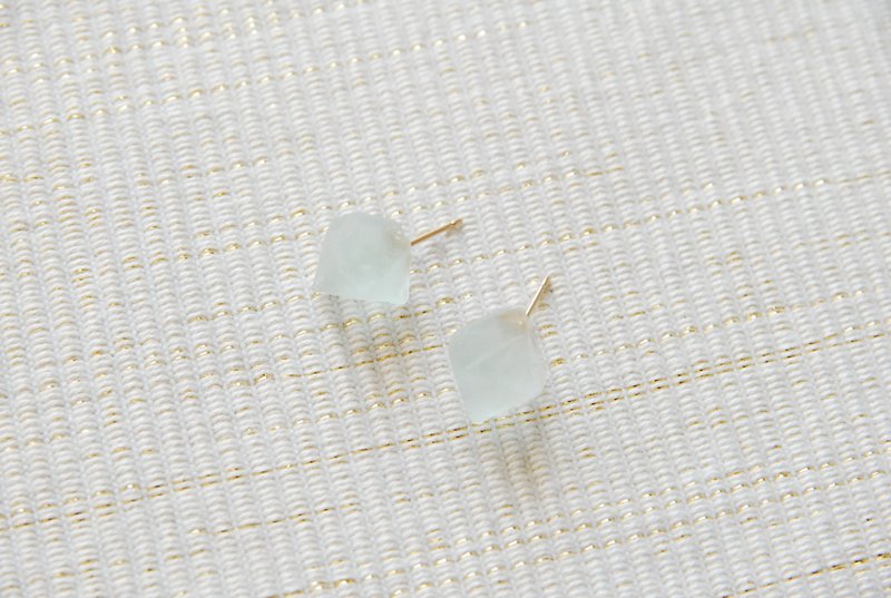 フローライト結晶のスタッドピアス　１４kgf - 耳環/耳夾/耳骨夾 - 半寶石 綠色