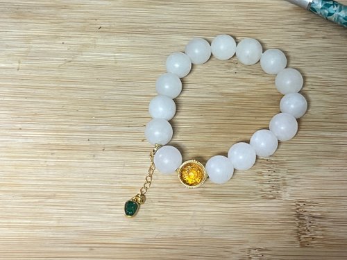 Angel's tears 天使之淚 Jewelry Design 天然和田玉/和闐玉-白玉琥珀黃財神配飾翡翠葉子吊墜設計單圈手串