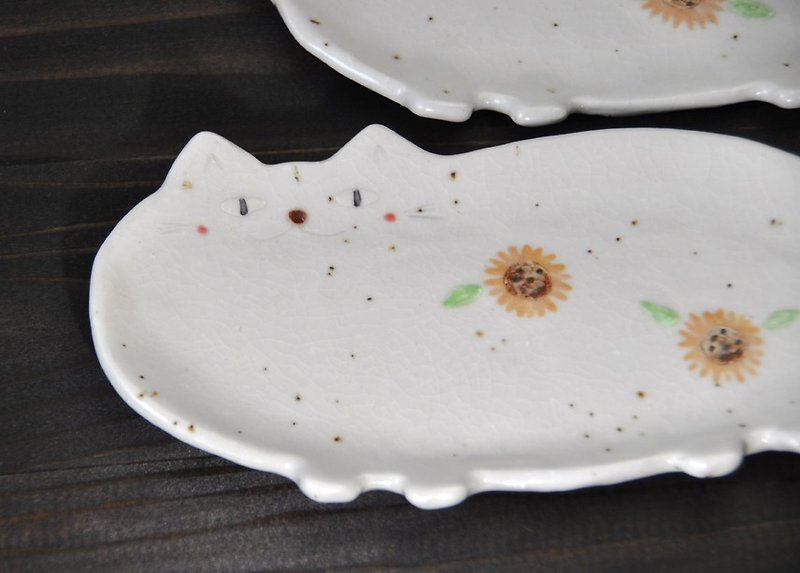 Cat long dish (thick) sunflower - Plates & Trays - Pottery White